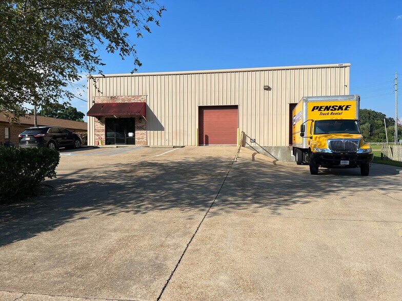 2088 Dunbarton Dr, Jackson, MS 39216