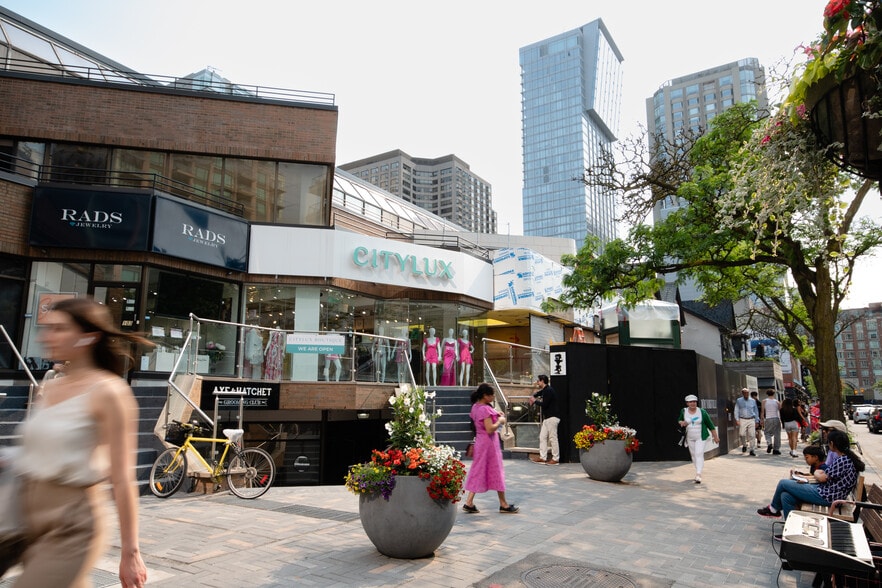 101 Yorkville Ave, Toronto, ON for lease - Building Photo - Image 3 of 4