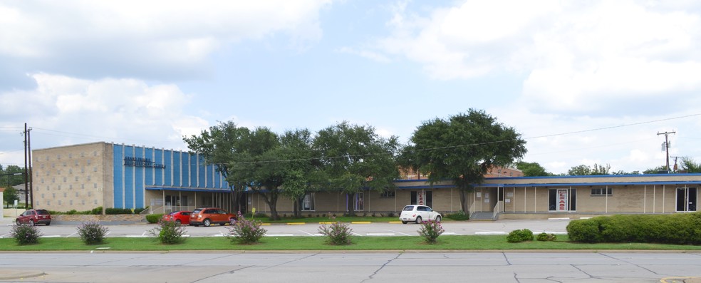 200 N Carrier Pky, Grand Prairie, TX for lease - Building Photo - Image 3 of 16