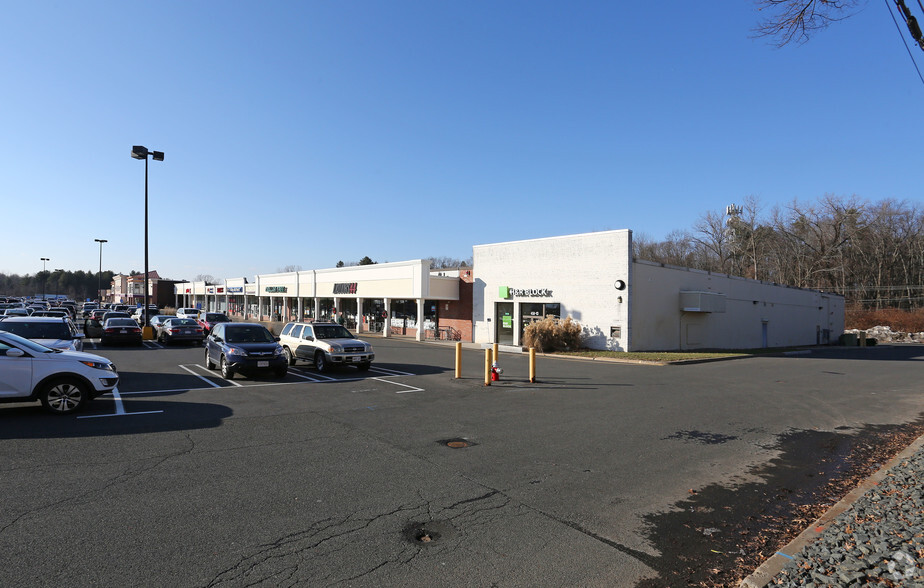 434-458 Russell St, Hadley, MA for lease - Building Photo - Image 1 of 8