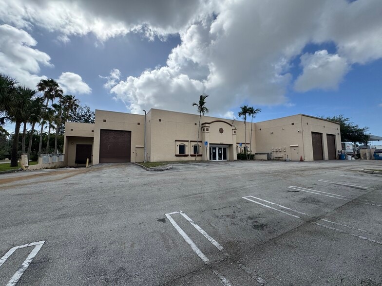 3020 SW 10th St, Pompano Beach, FL for lease - Building Photo - Image 3 of 5