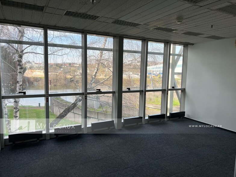 Route Principale Du Port, Gennevilliers for lease - Interior Photo - Image 2 of 8