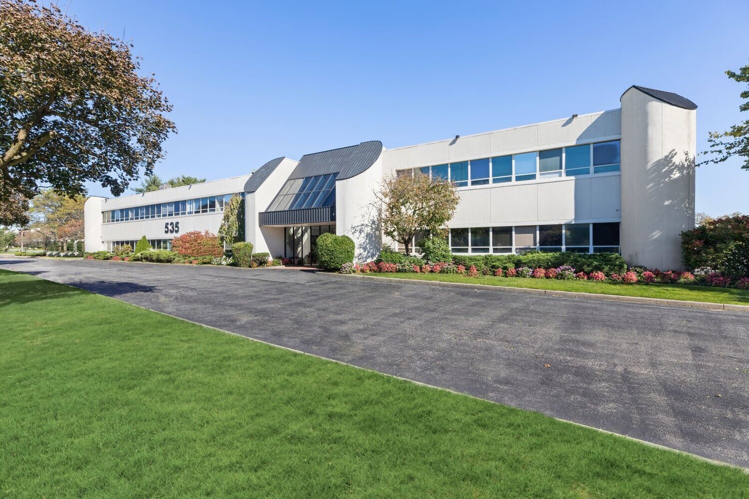 535 Broadhollow Rd, Melville, NY for lease Building Photo- Image 1 of 9