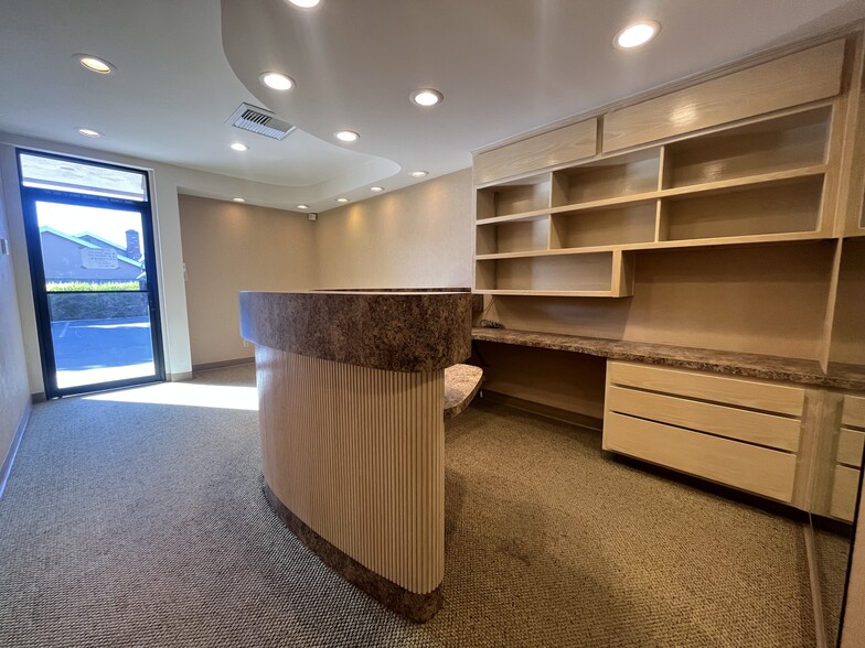 401 Mobil Ave, Camarillo, CA for lease - Interior Photo - Image 2 of 9