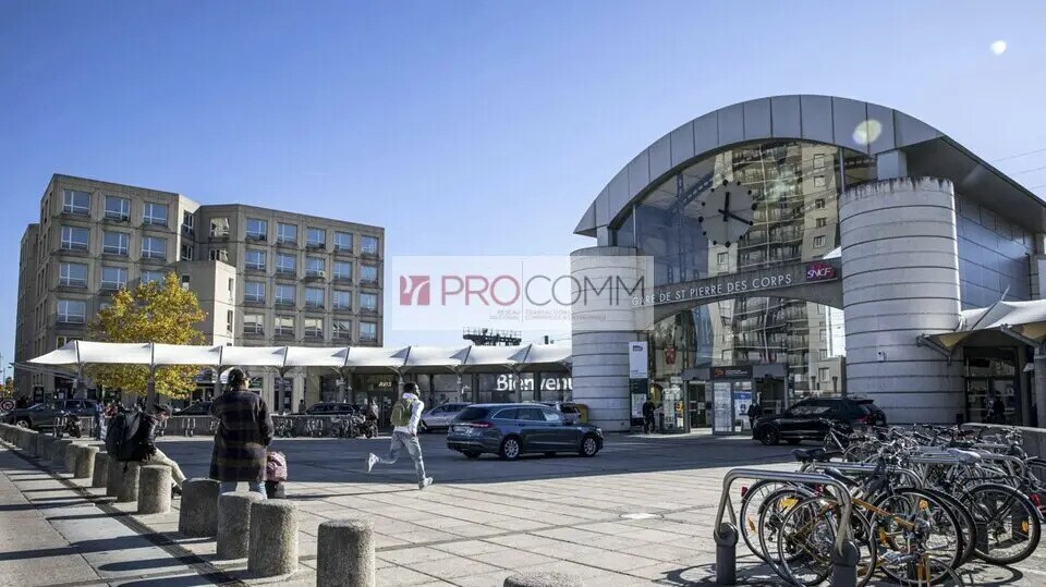 Retail in Saint-Pierre-des-Corps for lease Building Photo- Image 1 of 4