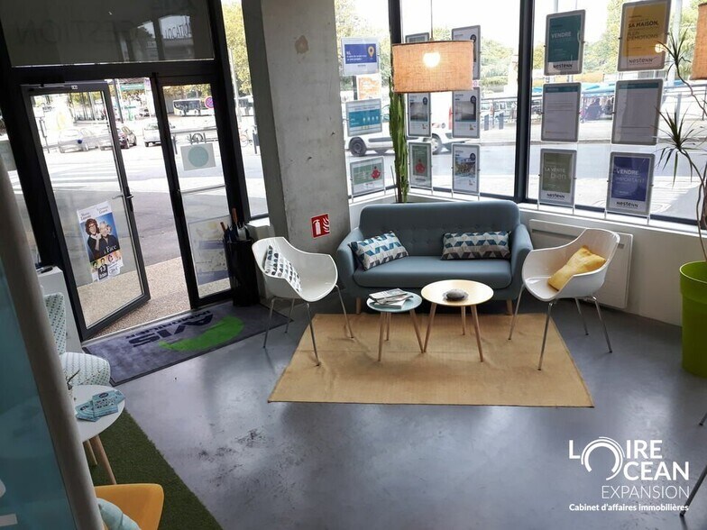 Retail in Nantes for lease - Interior Photo - Image 2 of 4