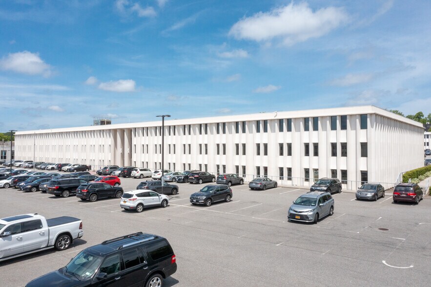 1 Huntington Quadrangle, Melville, NY 11747 One Huntington Quadrangle