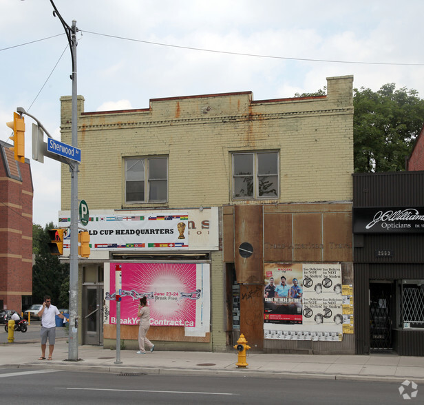 2551-2555 Yonge St, Toronto, ON for lease - Building Photo - Image 2 of 6