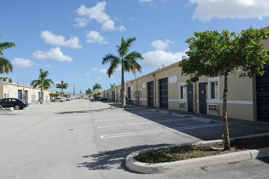 9802 NW 80th Ave, Hialeah, FL for lease - Building Photo - Image 2 of 14