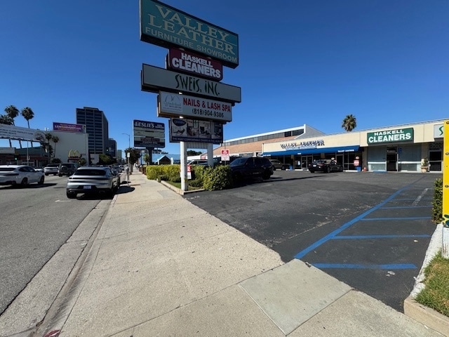 15605 Ventura Blvd, Encino, CA for lease - Building Photo - Image 2 of 7