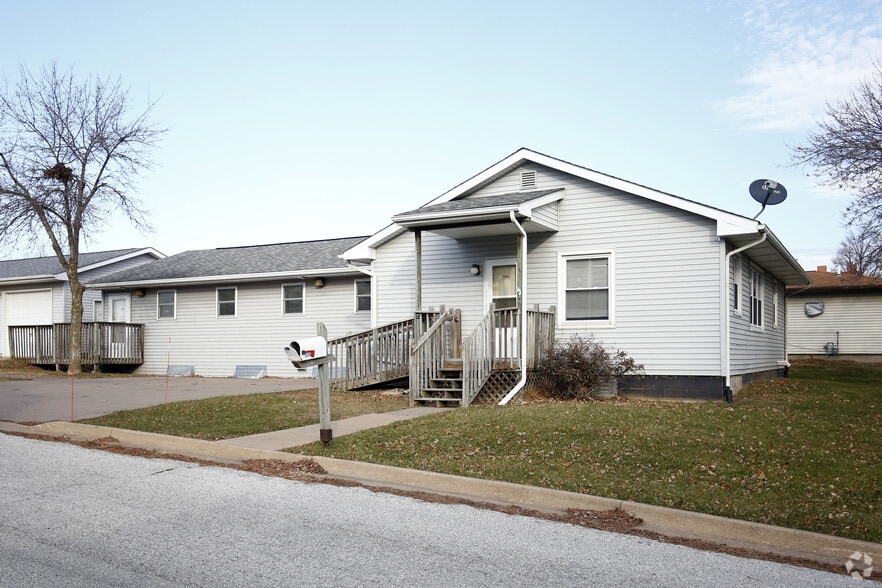 3506 Jersey Ridge Rd, Davenport, IA 52807