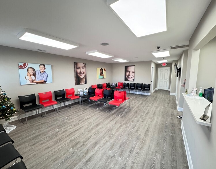 80 Mountain Dr, Dahlonega, GA for sale - Interior Photo - Image 3 of 9