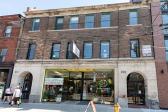 909-911 Queen St E, Toronto, ON for lease Building Photo- Image 1 of 5