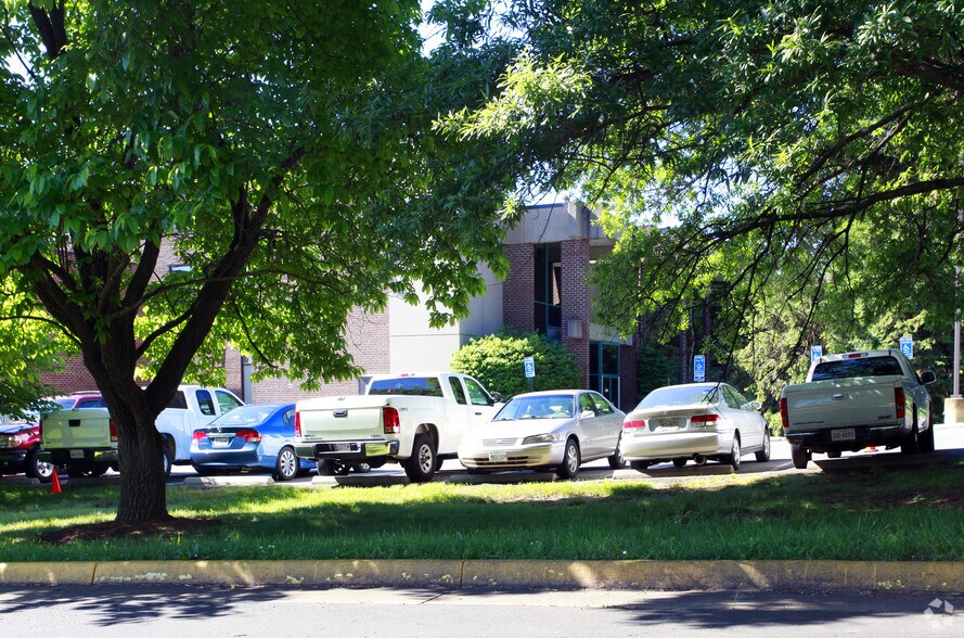 1755-1757 Old Meadow Rd, McLean, VA for sale - Building Photo - Image 1 of 1