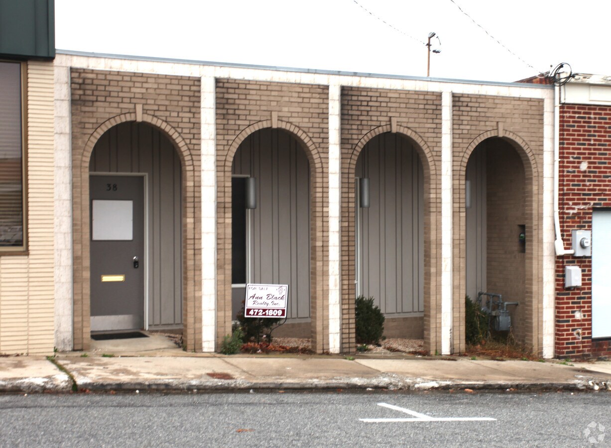 38 Trade St, Thomasville, NC 27360