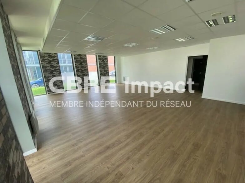 Office in Reims for lease - Building Photo - Image 2 of 12