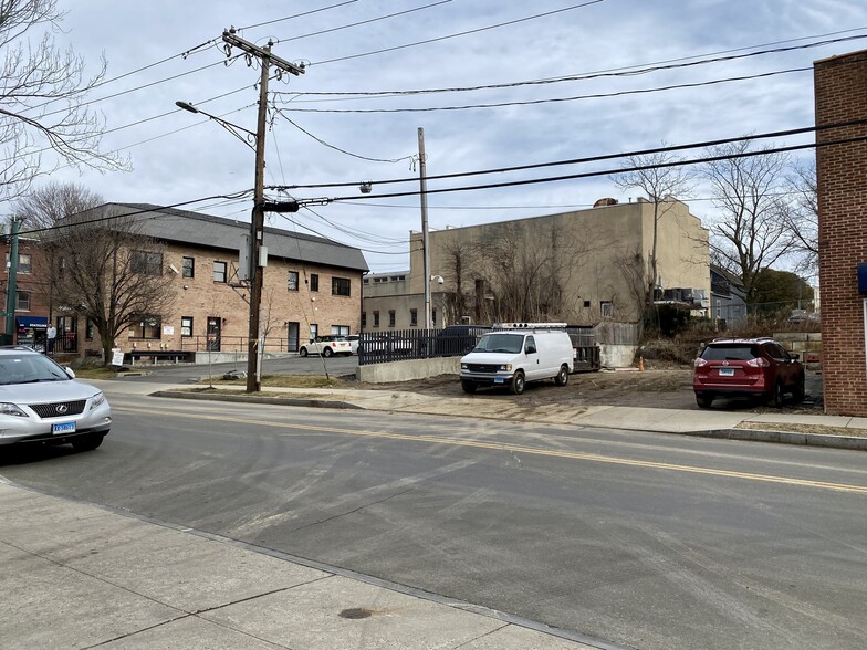 9 S Water St, Greenwich, CT for sale - Building Photo - Image 2 of 15