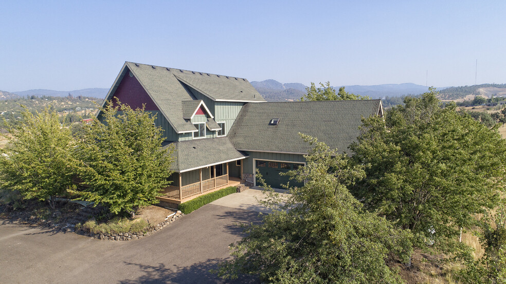 1820 Dry Creek Rd, Eagle Point, OR for sale - Primary Photo - Image 1 of 1