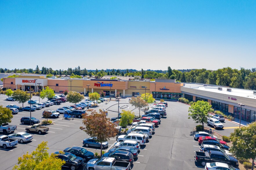 575-605 Rohnert Park Expy W, Rohnert Park, CA for lease - Primary Photo - Image 1 of 10