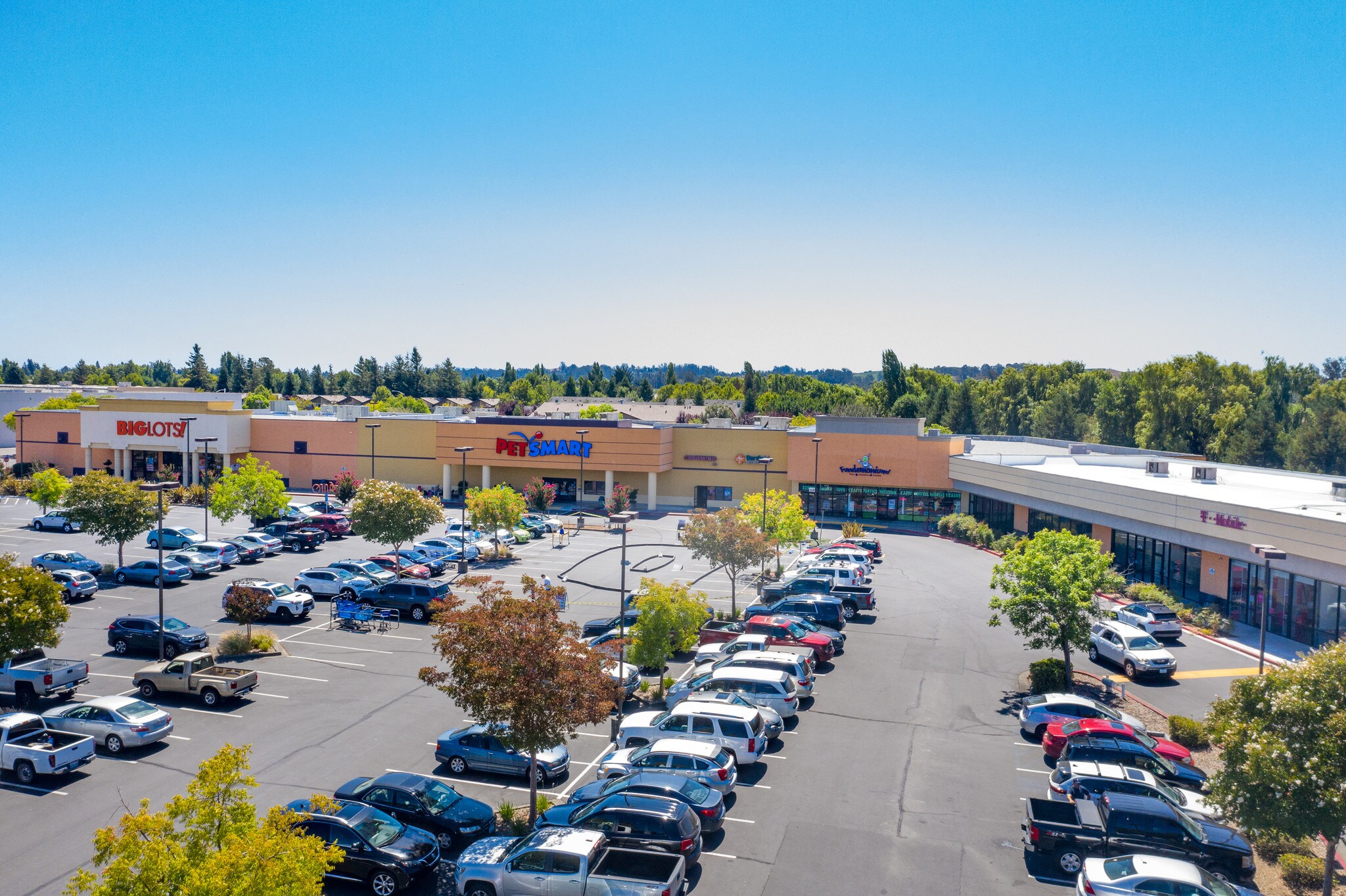 575-605 Rohnert Park Expy W, Rohnert Park, CA for lease Building Photo- Image 1 of 11