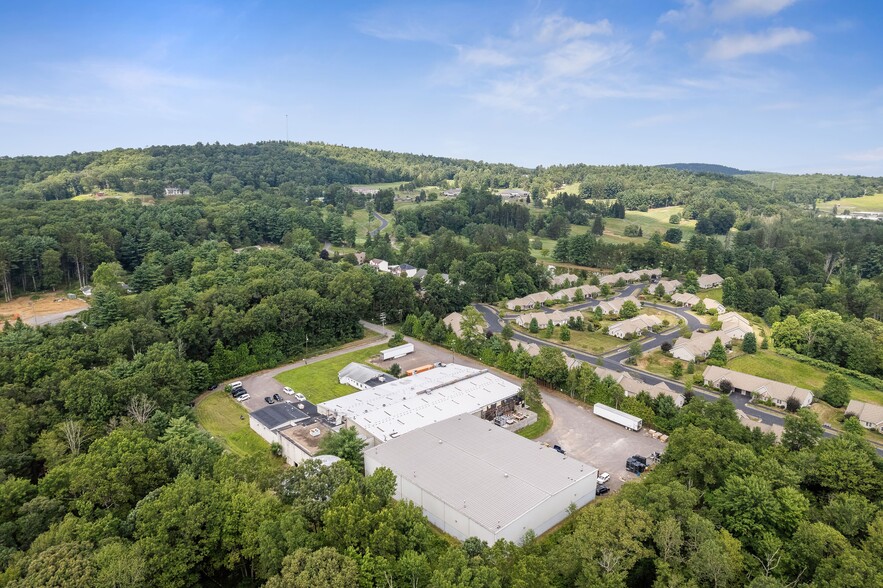 555 Country Club Rd, Dallas, PA for sale - Building Photo - Image 3 of 44