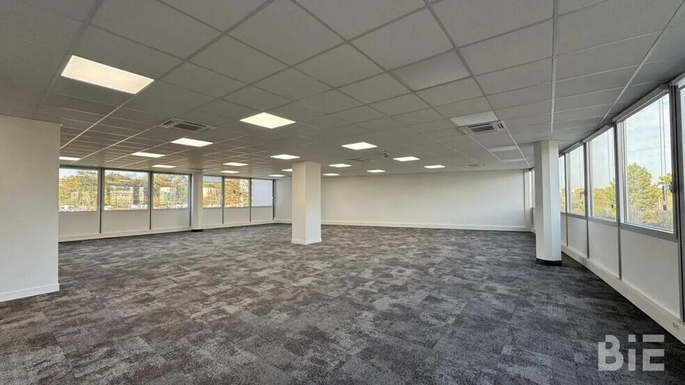 Office in Pessac for lease - Interior Photo - Image 3 of 15