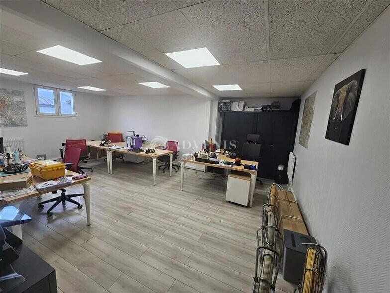 Office in Neuilly-sur-Marne for lease - Interior Photo - Image 2 of 6