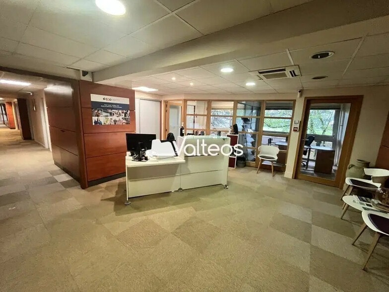 100 Allée De Barcelone, Toulouse for sale - Interior Photo - Image 3 of 6