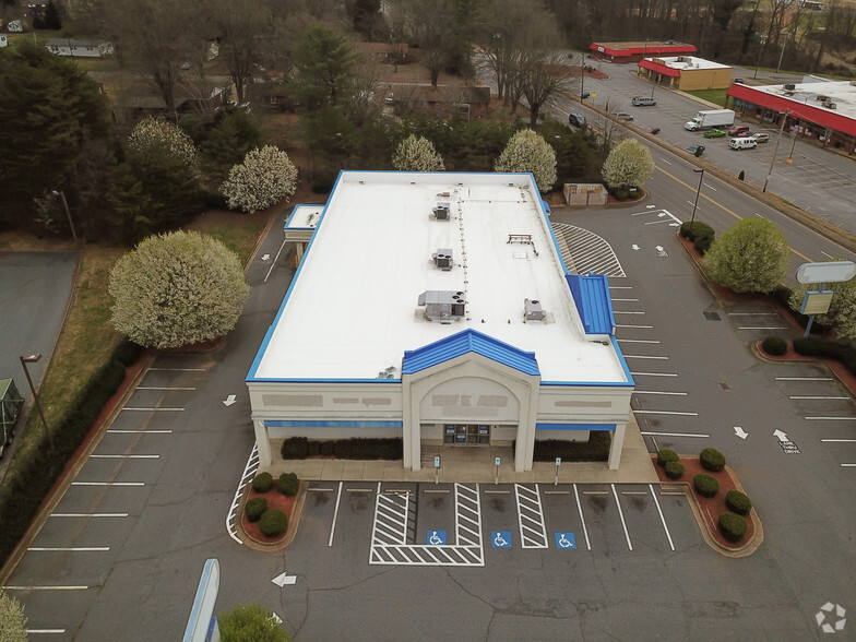 2005 Northwest Blvd, Newton, NC for sale - Building Photo - Image 1 of 1