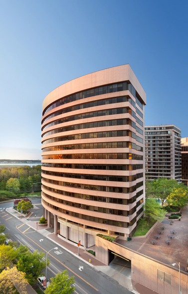 200 12th St S, Arlington, VA for lease - Building Photo - Image 1 of 2