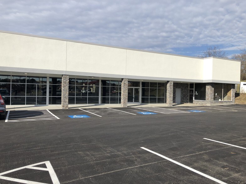 4301-4311 Northern Pike, Monroeville, PA for lease - IMG_3406 - Image 1 of 5