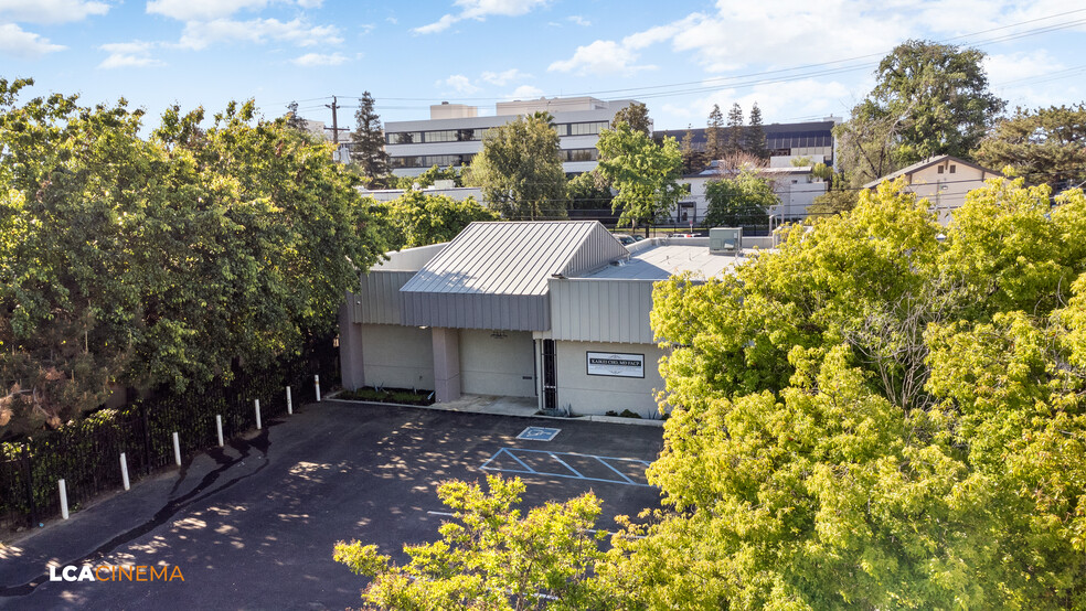 2317 17th St, Bakersfield, CA for lease - Building Photo - Image 3 of 25