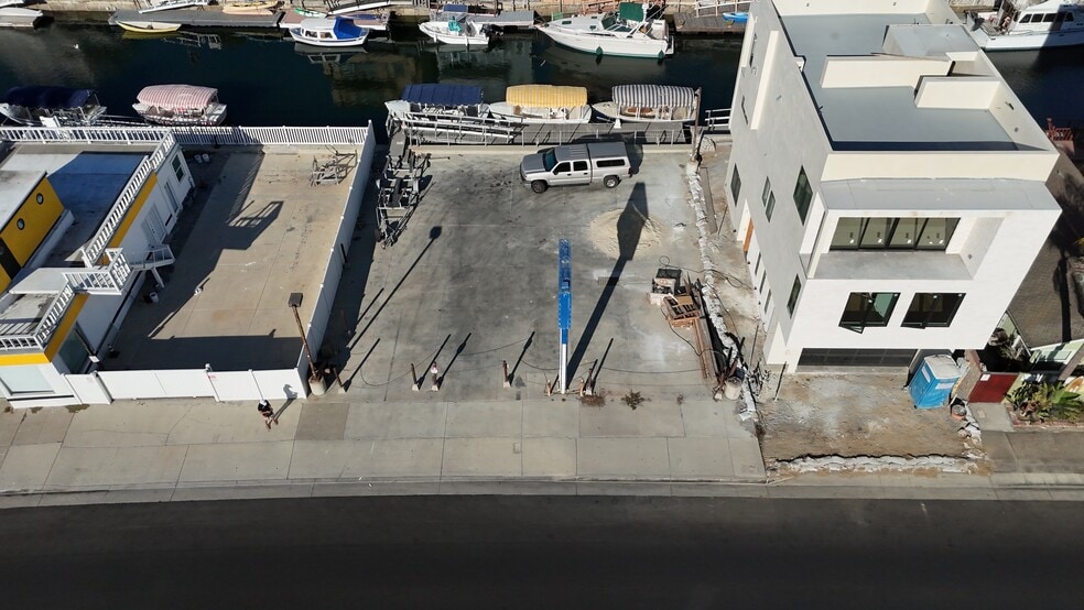 16746 Pacific Coast Hwy, Huntington Beach, CA for sale - Building Photo - Image 1 of 19