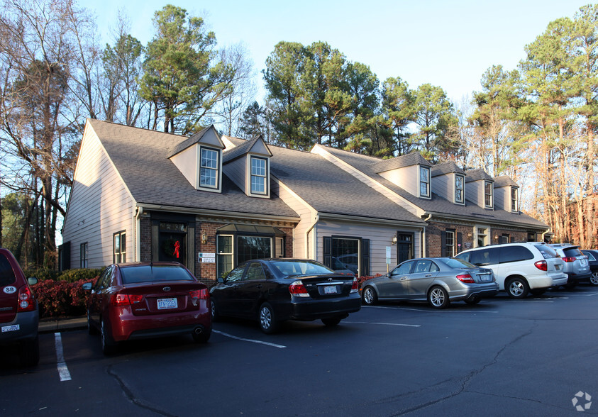 1029-1057 Dresser Ct, Raleigh, NC for lease - Primary Photo - Image 1 of 17