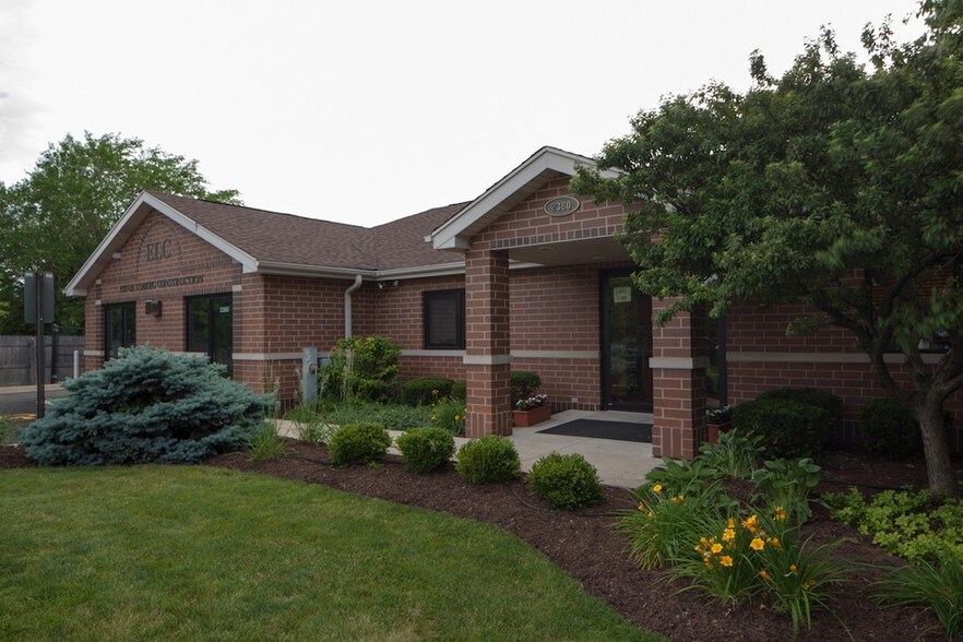 2380 Hicks Rd, Rolling Meadows, IL 60008