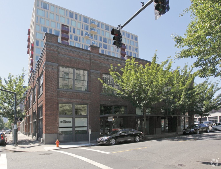 904-916 NW Hoyt St, Portland, OR for lease - Building Photo - Image 1 of 11