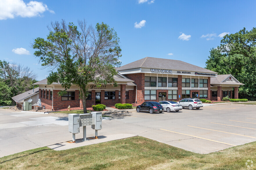 2001 Westown Pky, West Des Moines, IA 50265 - Office for Sale | LoopNet