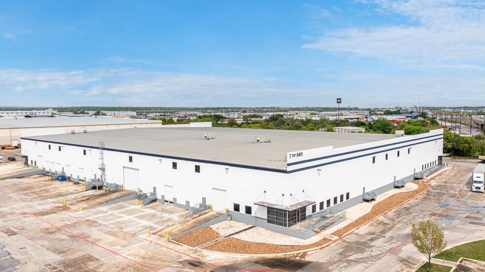 5411 IH-10, San Antonio, TX for lease - Building Photo - Image 2 of 8