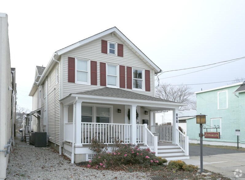535 Main St, Allenhurst, NJ 07711