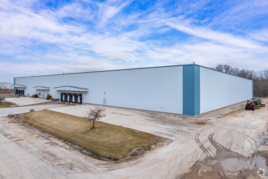 247 Kohlman Rd, Fond Du Lac, WI for sale - Primary Photo - Image 1 of 1