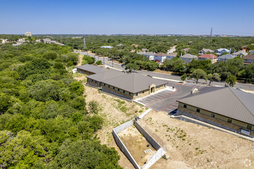 2130 Thousand Oaks Blvd, San Antonio, TX for sale - Aerial - Image 3 of 4