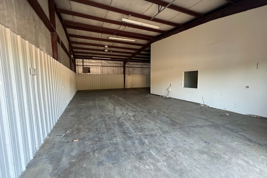 21 Collins Industrial Pl, North Little Rock, AR for lease - Building Photo - Image 3 of 8