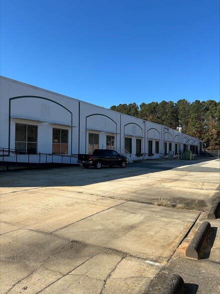 2315 Atlantic Ave, Raleigh, NC for lease - Building Photo - Image 1 of 4