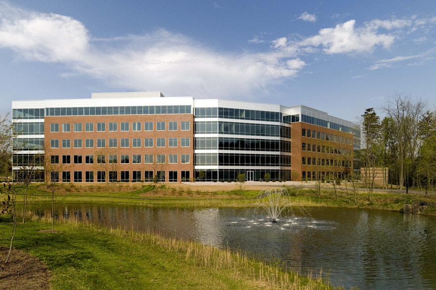 10700 W Research Dr, Milwaukee, WI for lease - Building Photo - Image 2 of 11