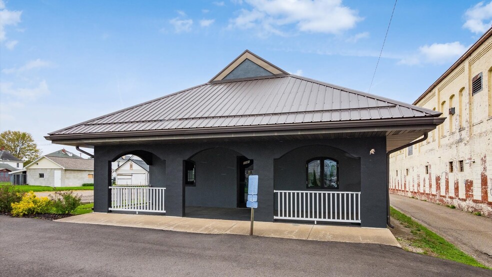 1146 Walnut St, Coshocton, OH for sale - Building Photo - Image 2 of 26