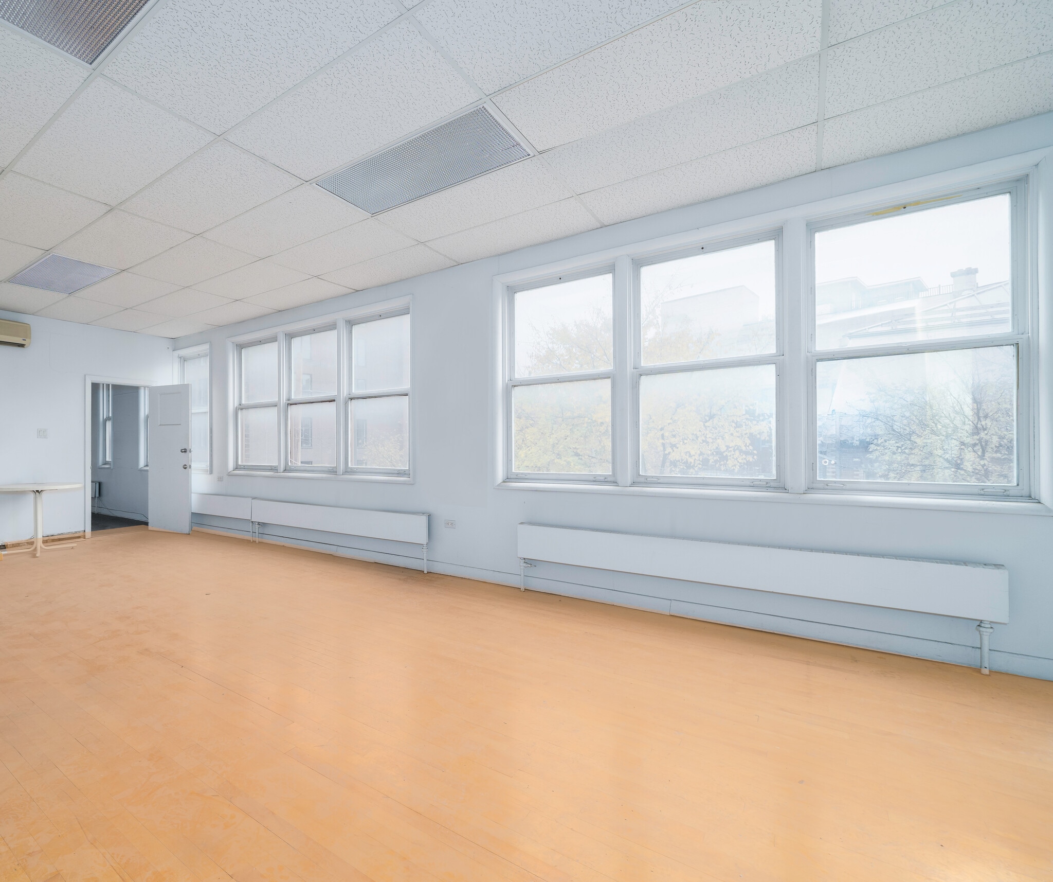 303 St Saint-Joseph E, Québec, QC for lease Interior Photo- Image 1 of 1