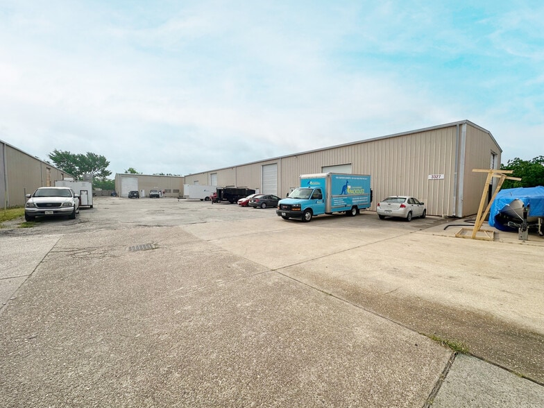 3321-3325 Westside Dr portfolio of 7 properties for sale on LoopNet.com - Building Photo - Image 2 of 7