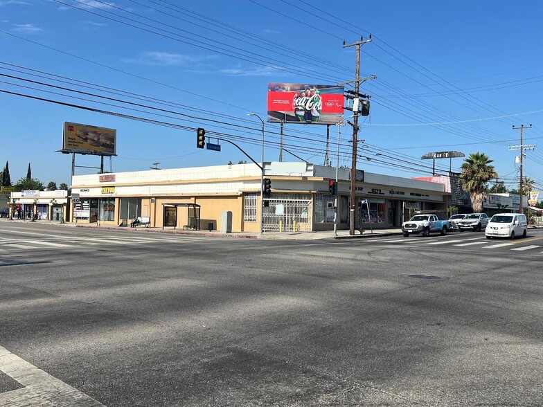 19300-19306 Vanowen St, Reseda, CA for lease - Building Photo - Image 1 of 4