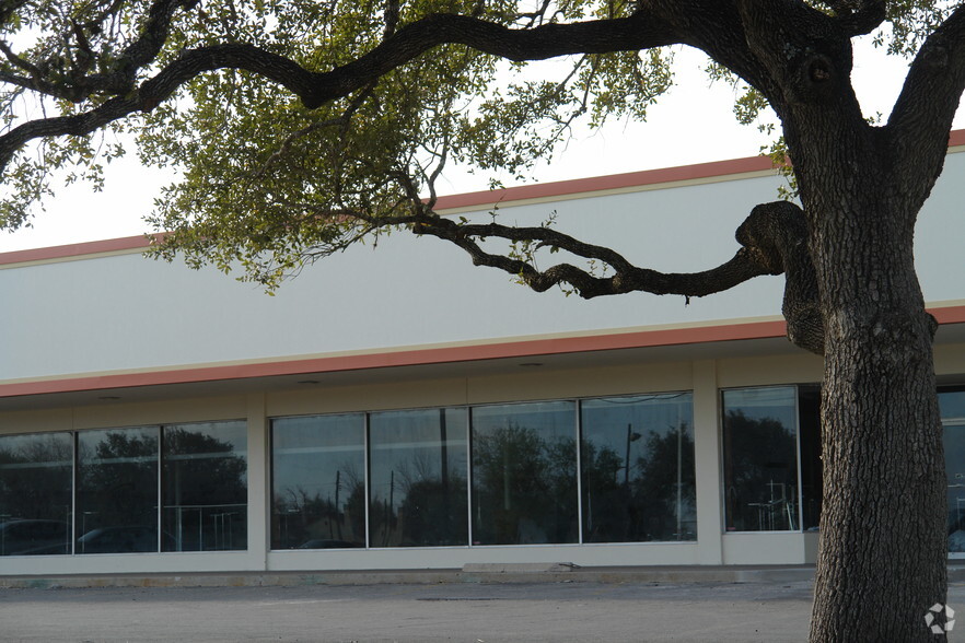 100 W Huntington St, Beeville, TX for sale - Primary Photo - Image 1 of 1