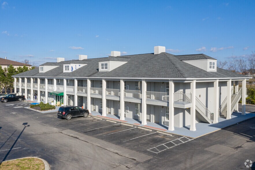 1001 Village Green Xing, Gallatin, TN for sale - Primary Photo - Image 1 of 1